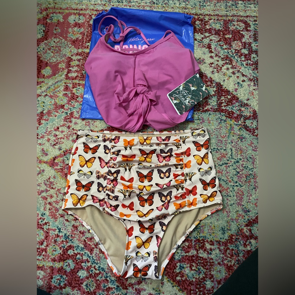 Kortni jeane Small set